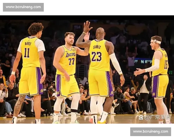 湖人对阵尼克斯比赛录像深度解析攻防博弈与关键时刻回顾全场走势